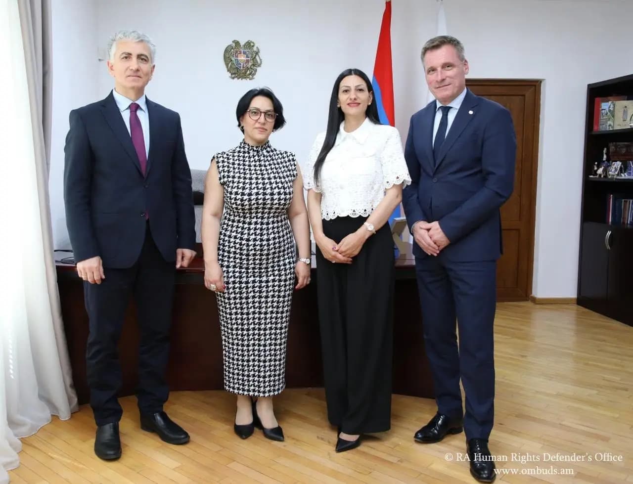 Մարդու իրավունքների պաշտպան Անահիտ Մանասյանն ընդունել է Աշխատանքի միջազգային կազմակերպության (ԱՄԿ) Աշխատողների գործունեության բյուրոյի (ACTRAV) տնօրեն Օլիվեր Ռոբկեին